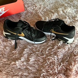 Nike womens Air Max Excee size 9
